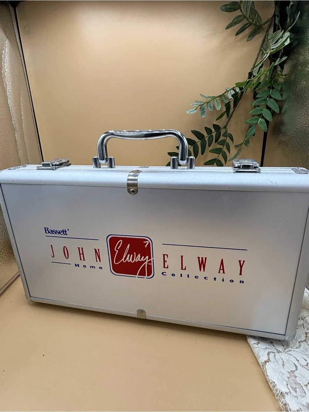 Bassett John Elway Home Collection 300-Piece Poker Chip Set Aluminum Case